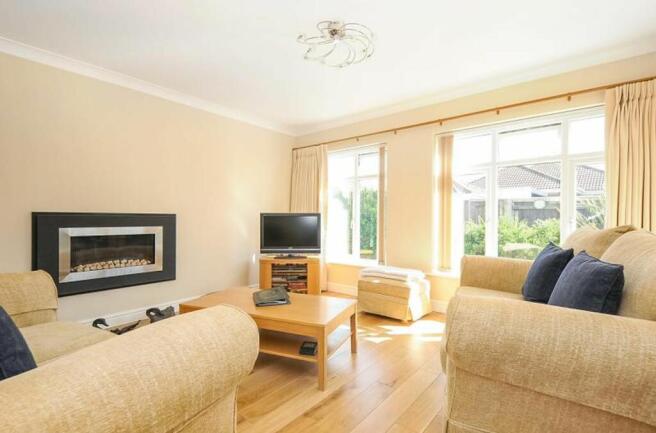 Sitting Room/Dining Room