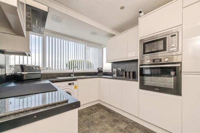 3 bed Semi-Detached for sale Image 6