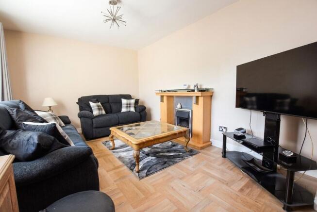 3 bed Semi-Detached for sale Image 3