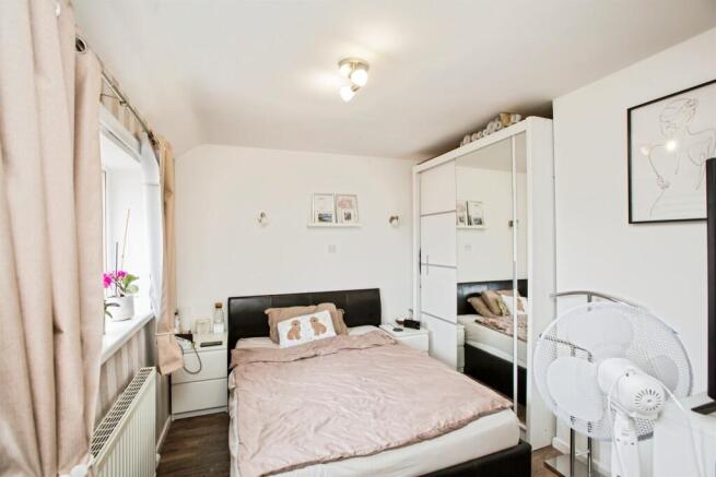 3 bed Semi-Detached for sale Image 6