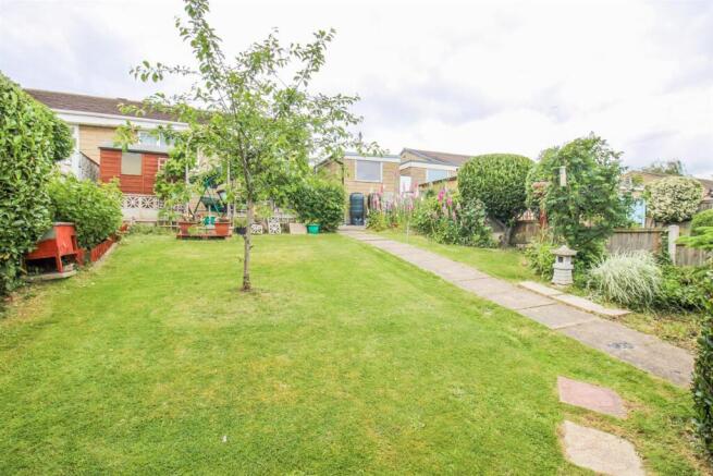 2 bed Semi-Detached Bungalow for sale Image 9