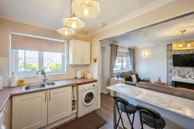 2 bed Semi-Detached for sale Image 7