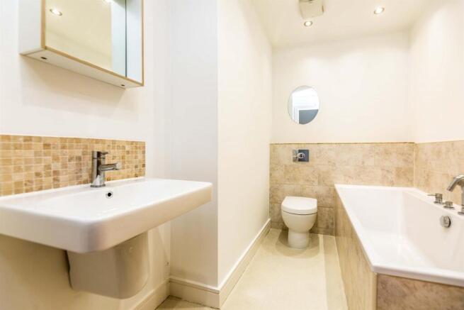 2 bed Apartment to rent Image 8