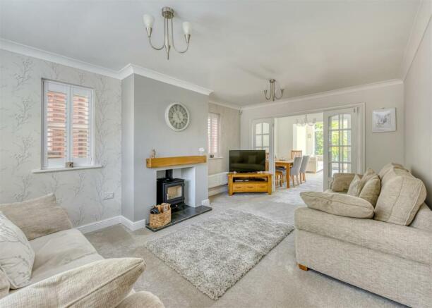 16 Old Farm Drive-lounge1.jpg