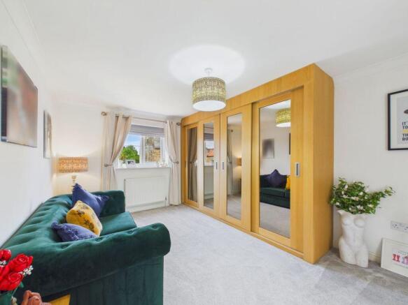5 bed Detached for sale Image 9