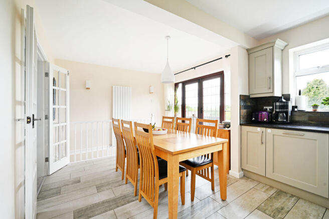 4 bed Detached for sale Image 8