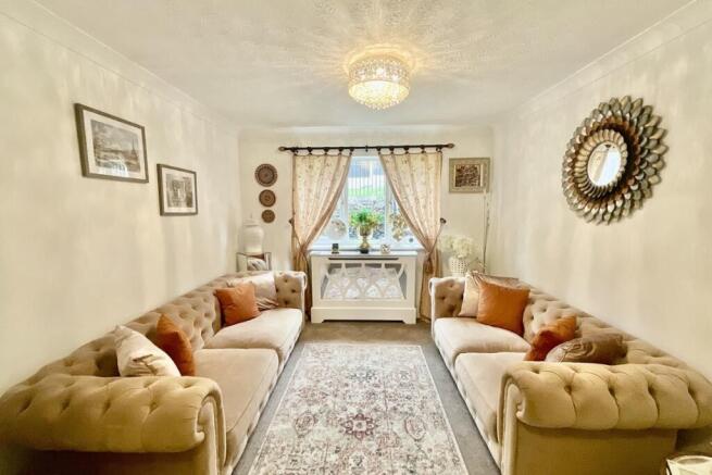 4 bed Detached for sale Image 5