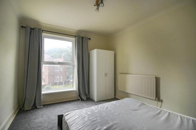 2 bed Terraced to rent Image 6