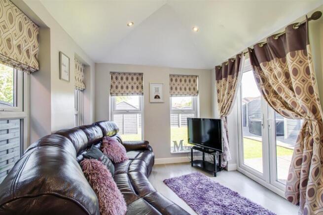 4 bed Detached for sale Image 5