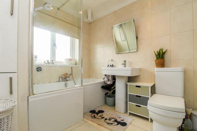BATHROOM/W.C.