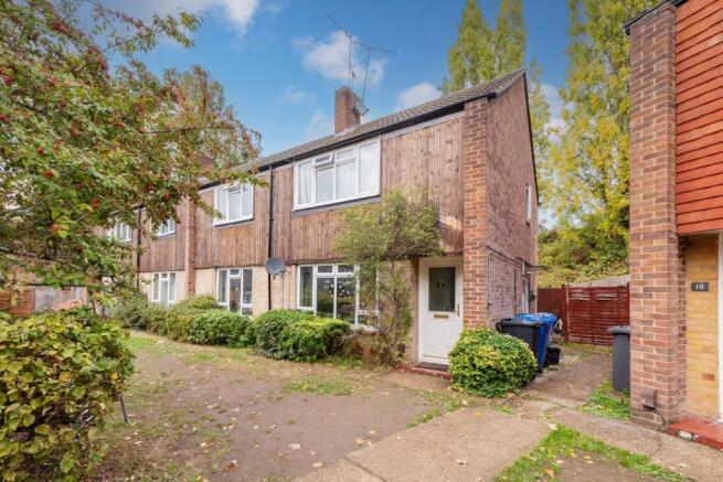 2-bed flat on Langton Close, Maidenhead, SL6, £315,000