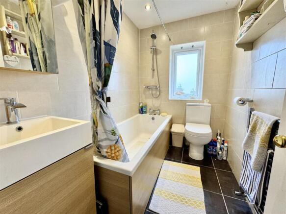 3 bed Semi-Detached for sale Image 7