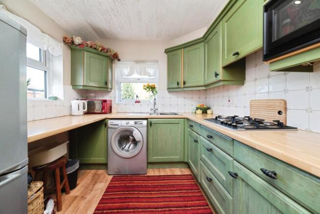 3 bed Semi-Detached Bungalow for sale Image 4
