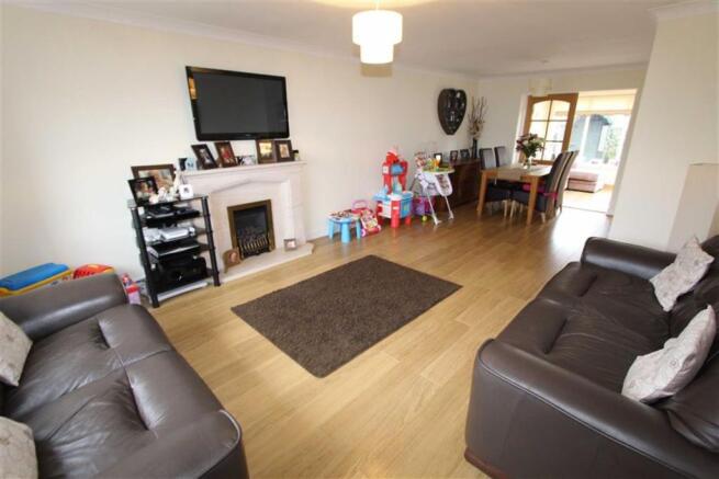Lounge/dining area