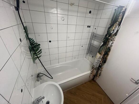 2 bed Flat to rent Image 5