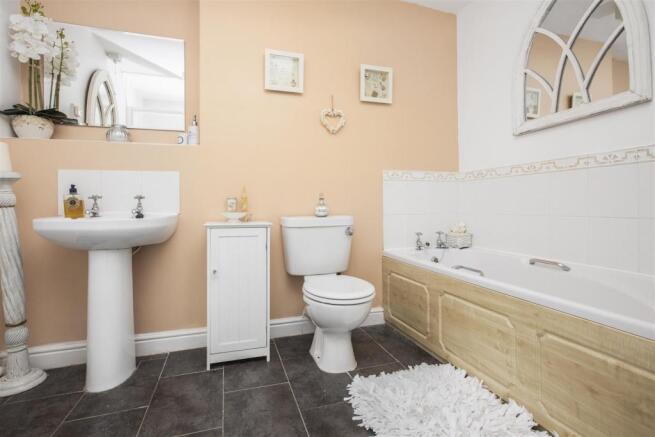 15 Bathroom.jpg