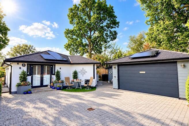 3-bed detached on Moneyfly Road, VERWOOD, BH31 6BL, £575,000