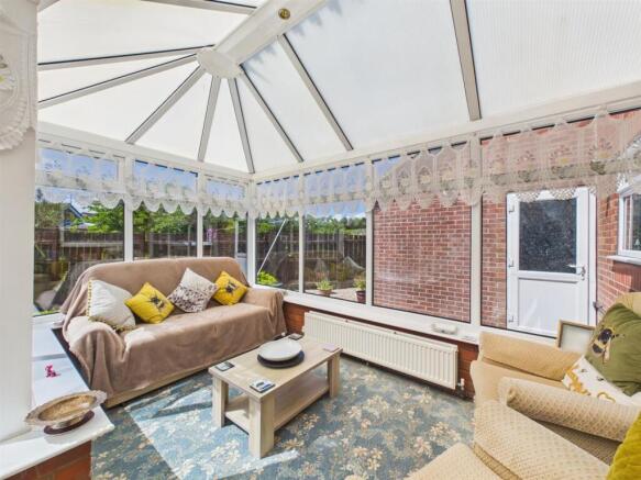 4 bed Detached for sale Image 5