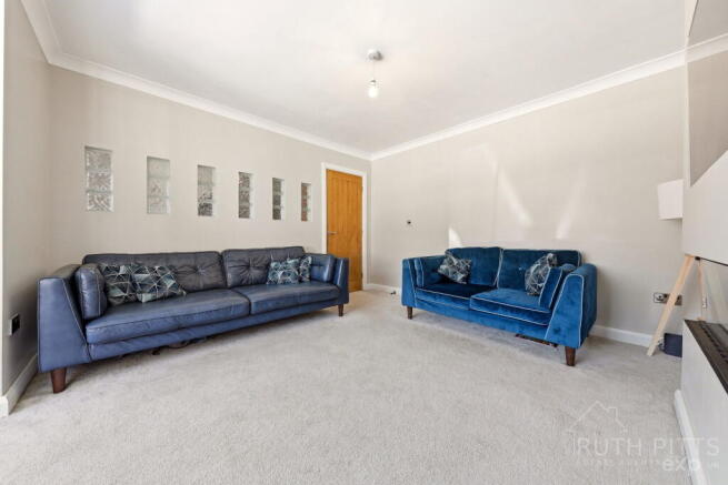 4 bed Detached for sale Image 4