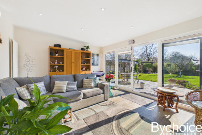 CAM05454G0-PR0139-STILL028