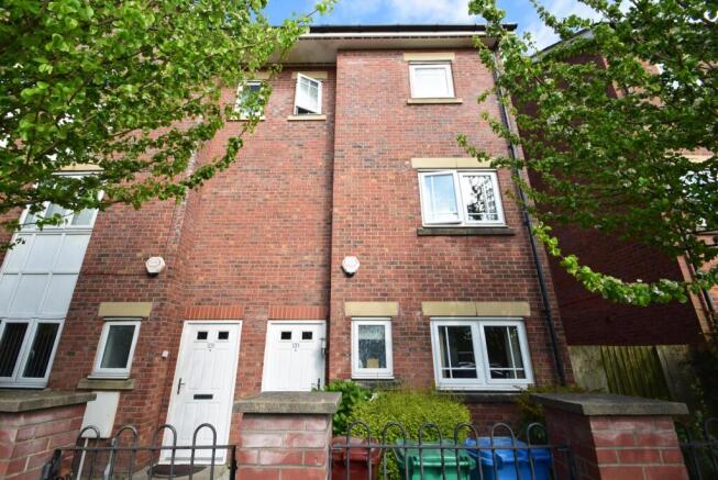 4 bedroom Townhouse for rent