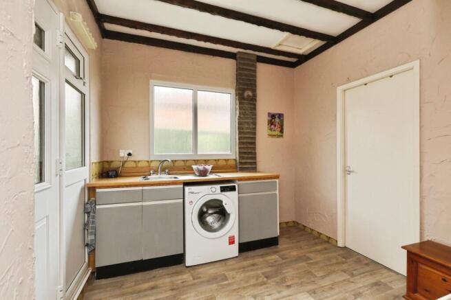 4 bed Bungalow for sale Image 10