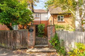Flat 6, 28 Oakwood, Ashley Rise, Walton-on-thames KT12 1ND