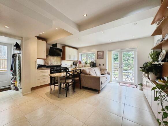 Kitchen/lounge