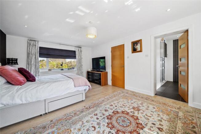 4 bed Detached for sale Image 11