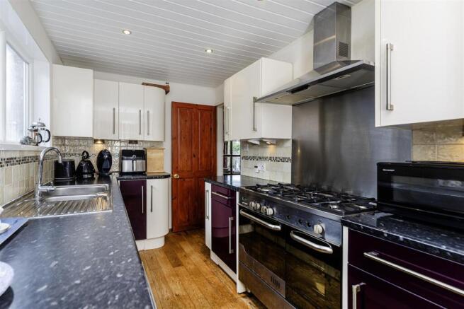 4 bed Detached for sale Image 2