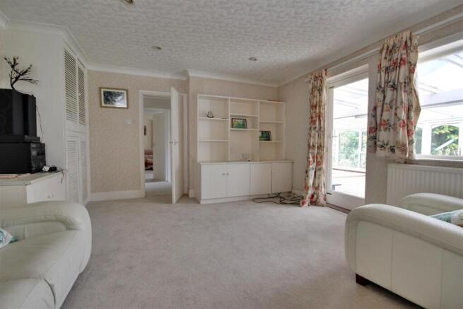 4 bed Detached Bungalow for sale Image 8