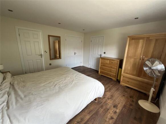 4 bed Detached for sale Image 7