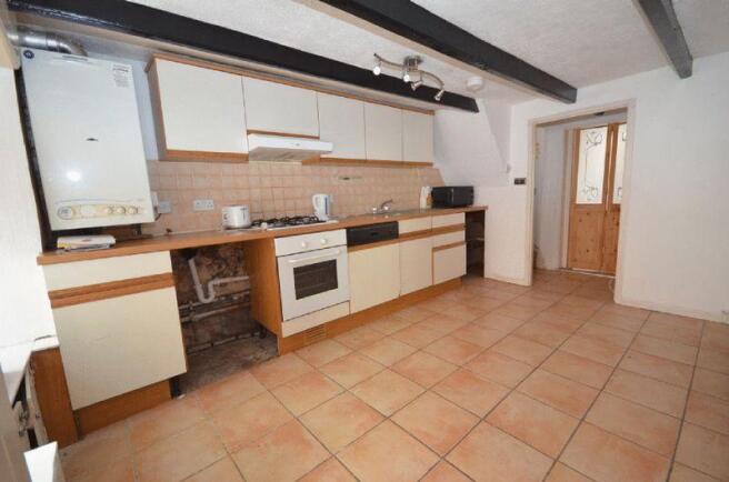 KITCHEN/DINING...
