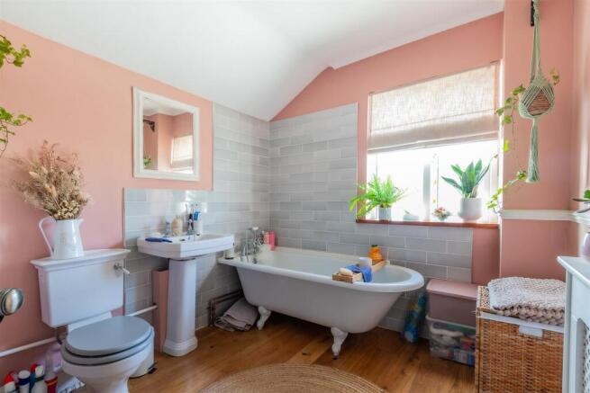 10 Bathroom-1.jpg