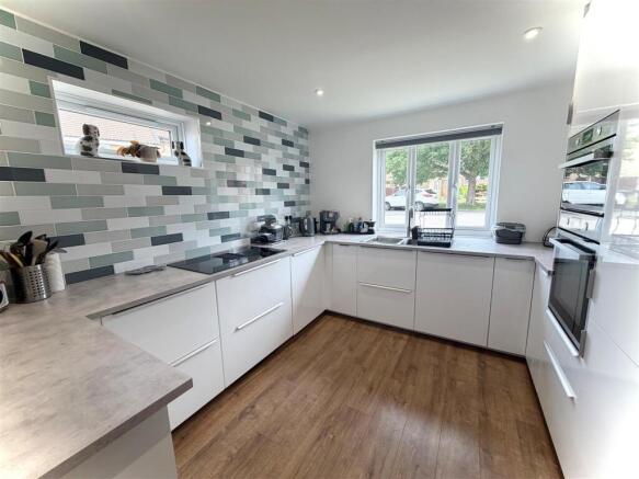 Kitchen2.jpg