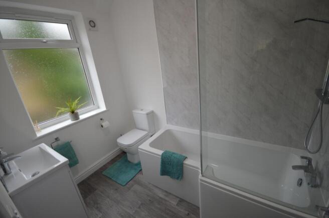 2 bed End of Terrace to rent Image 4