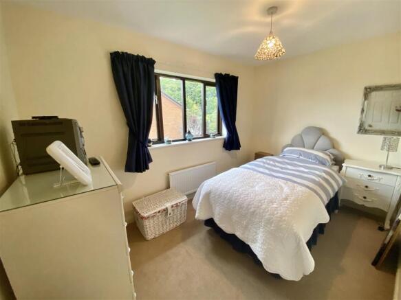 BEDROOM 4