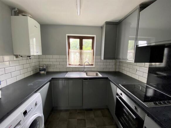 20 Lygon kitchen.jpg