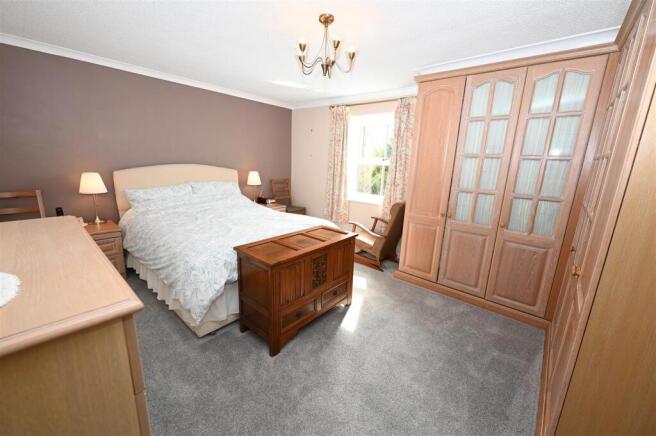 3 bed Semi-Detached for sale Image 9