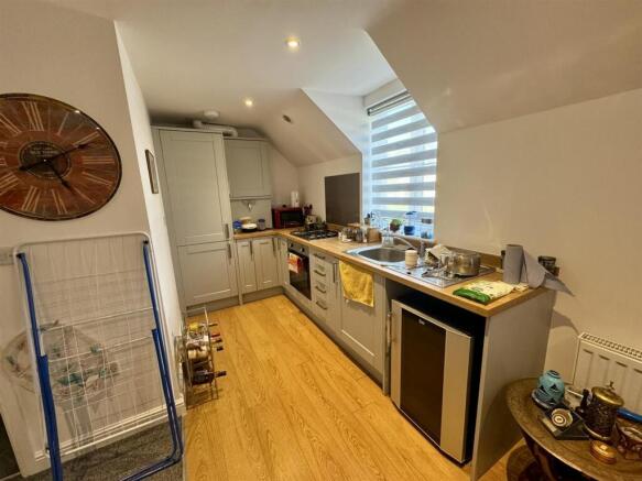 Kitchen (1/3)