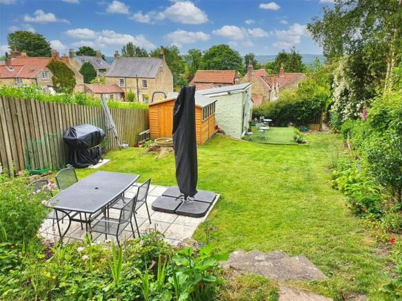 4 bed House for sale Image 11