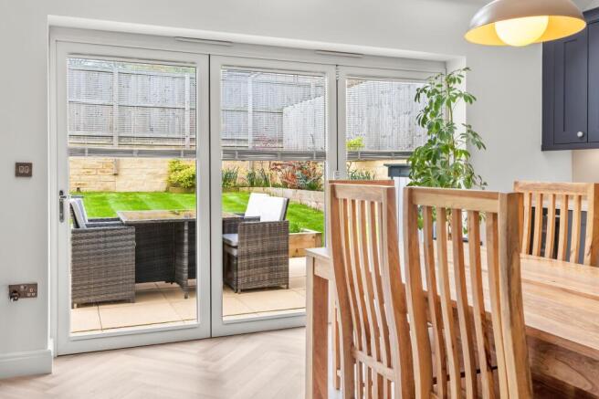 5 bed Detached for sale Image 7