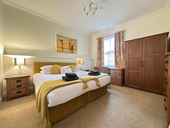4 bed Terraced to rent Image 4