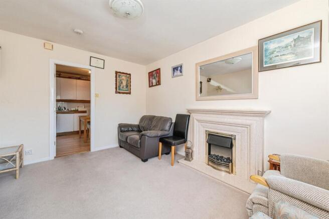 4 bed Semi-Detached for sale Image 3