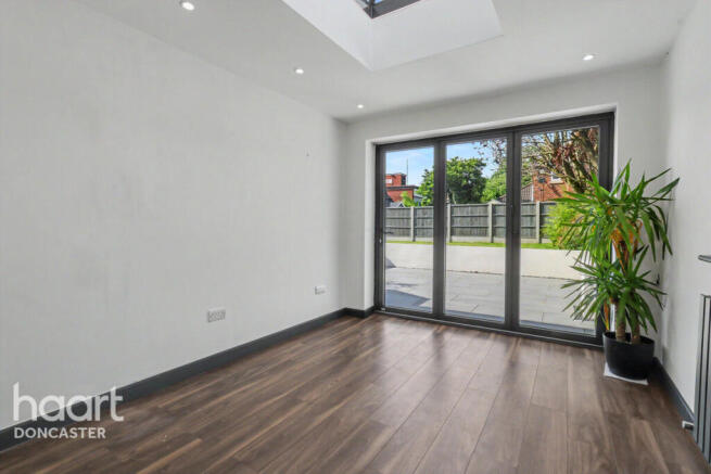 4 bed Detached for sale Image 9