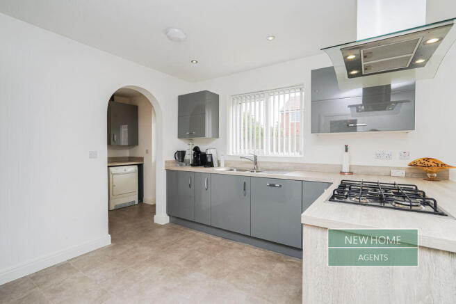 4 bed Detached for sale Image 9