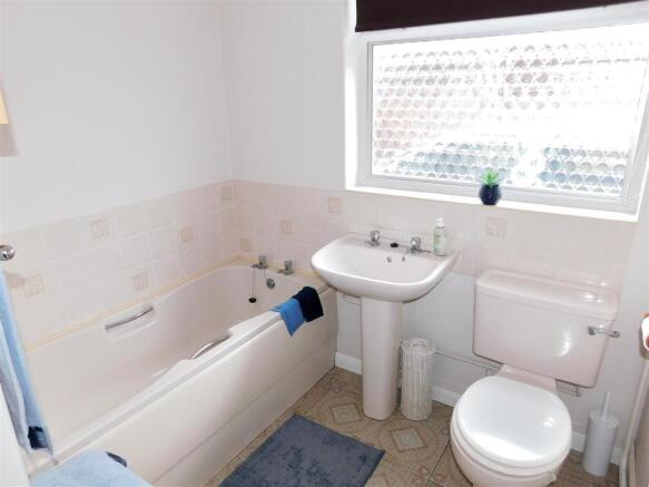 BATHROOM.JPG