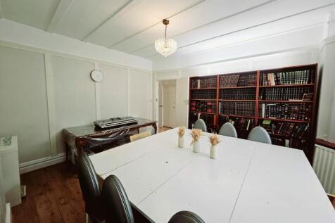 85138_house_cranbourne_gardens_london_greater_lon