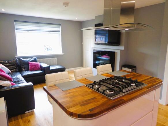 FAMILY ROOM (2)