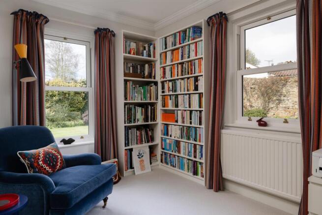 5 bed House for sale Image 10